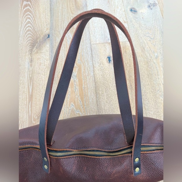 Portland Leather Oversized Zip Tote in Coldbrew - Picture 4 of 16